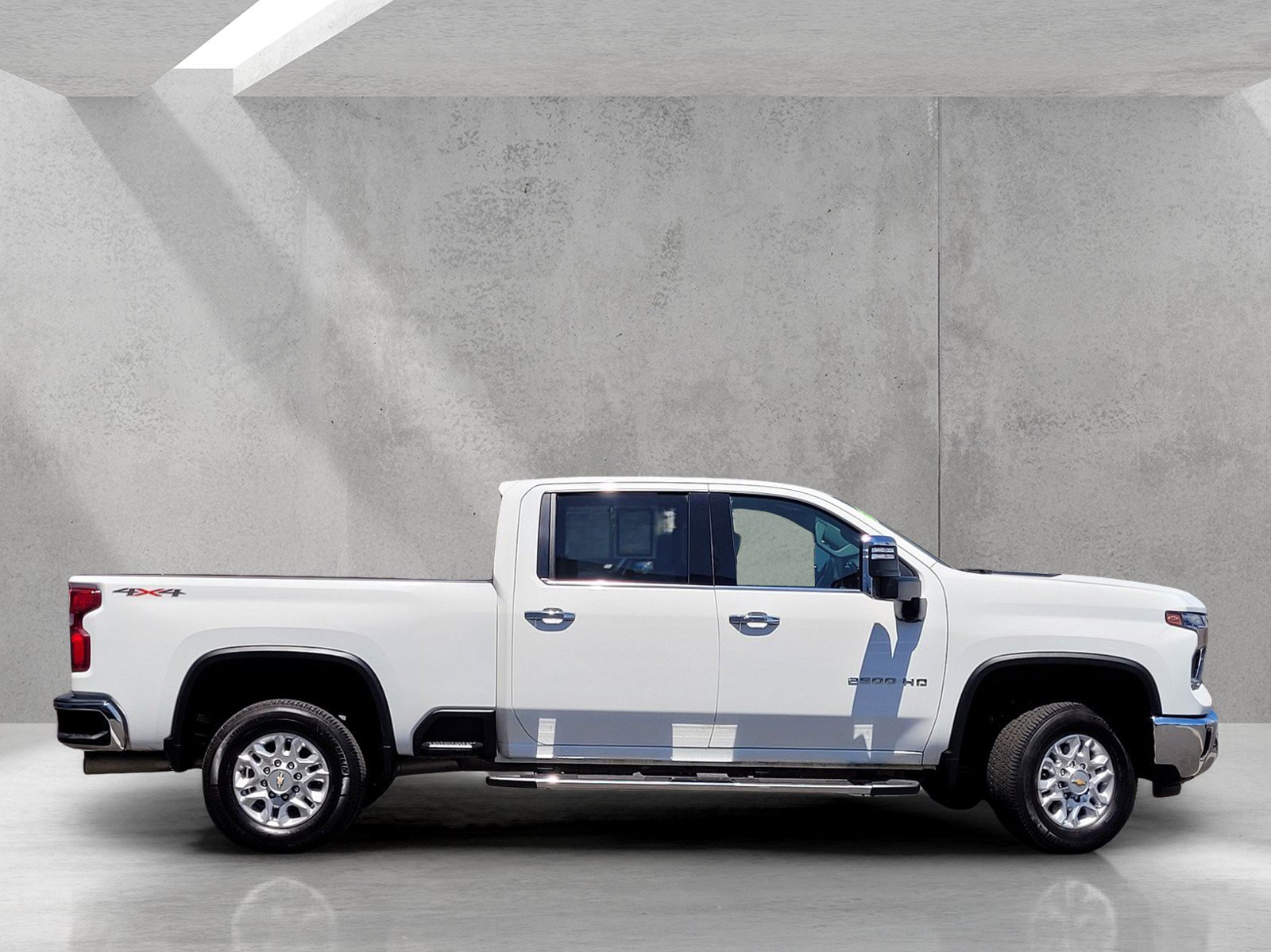 Used 2024 Chevrolet Silverado 2500 LTZ AWD/4WD image 3