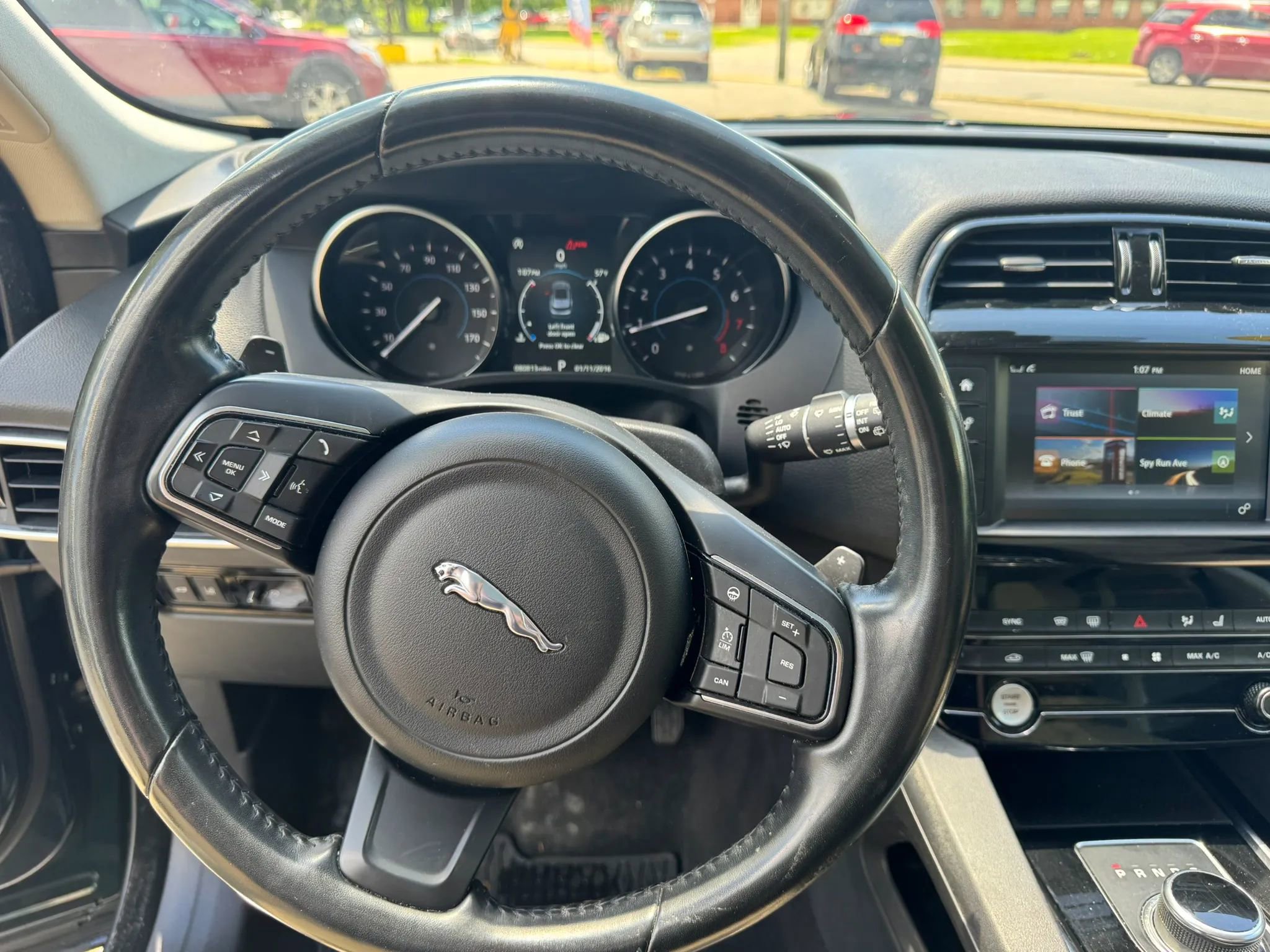 Used 2018 Jaguar F-PACE Premium AWD/4WD image 16