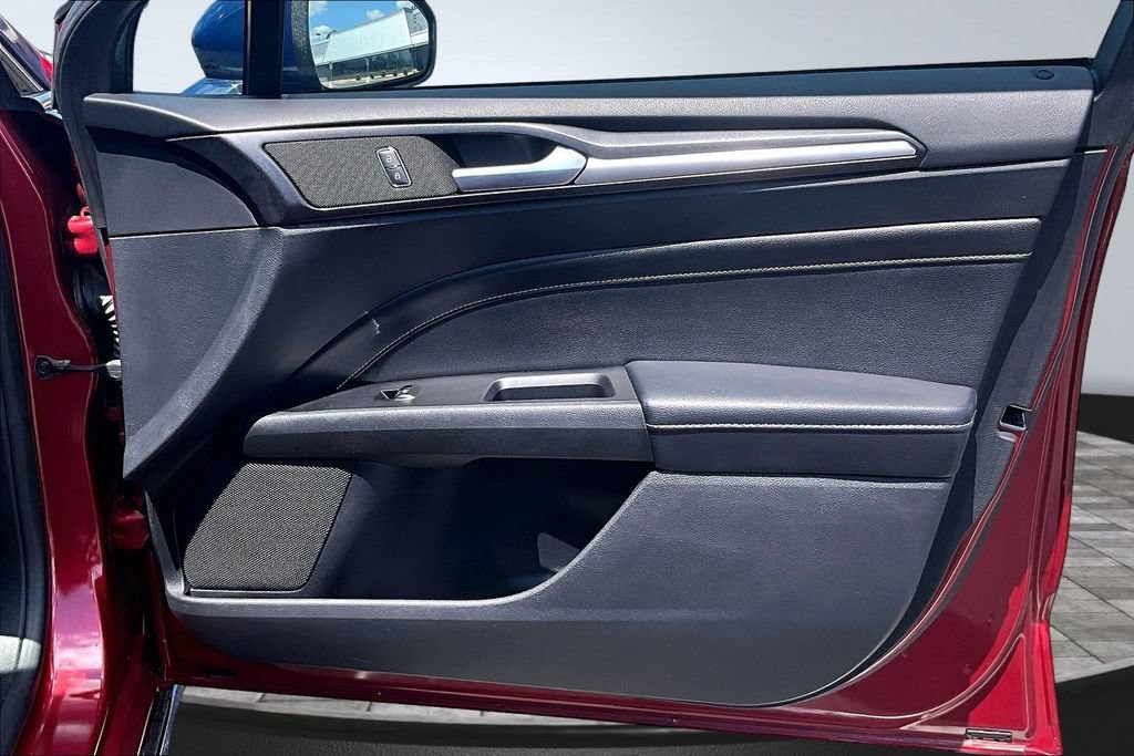 Used 2019 Ford Fusion Titanium FWD image 21