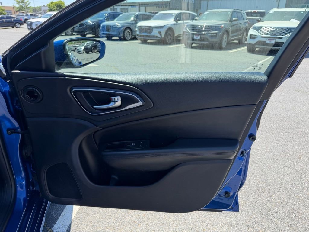 Used 2016 Chrysler 200 Limited FWD image 27