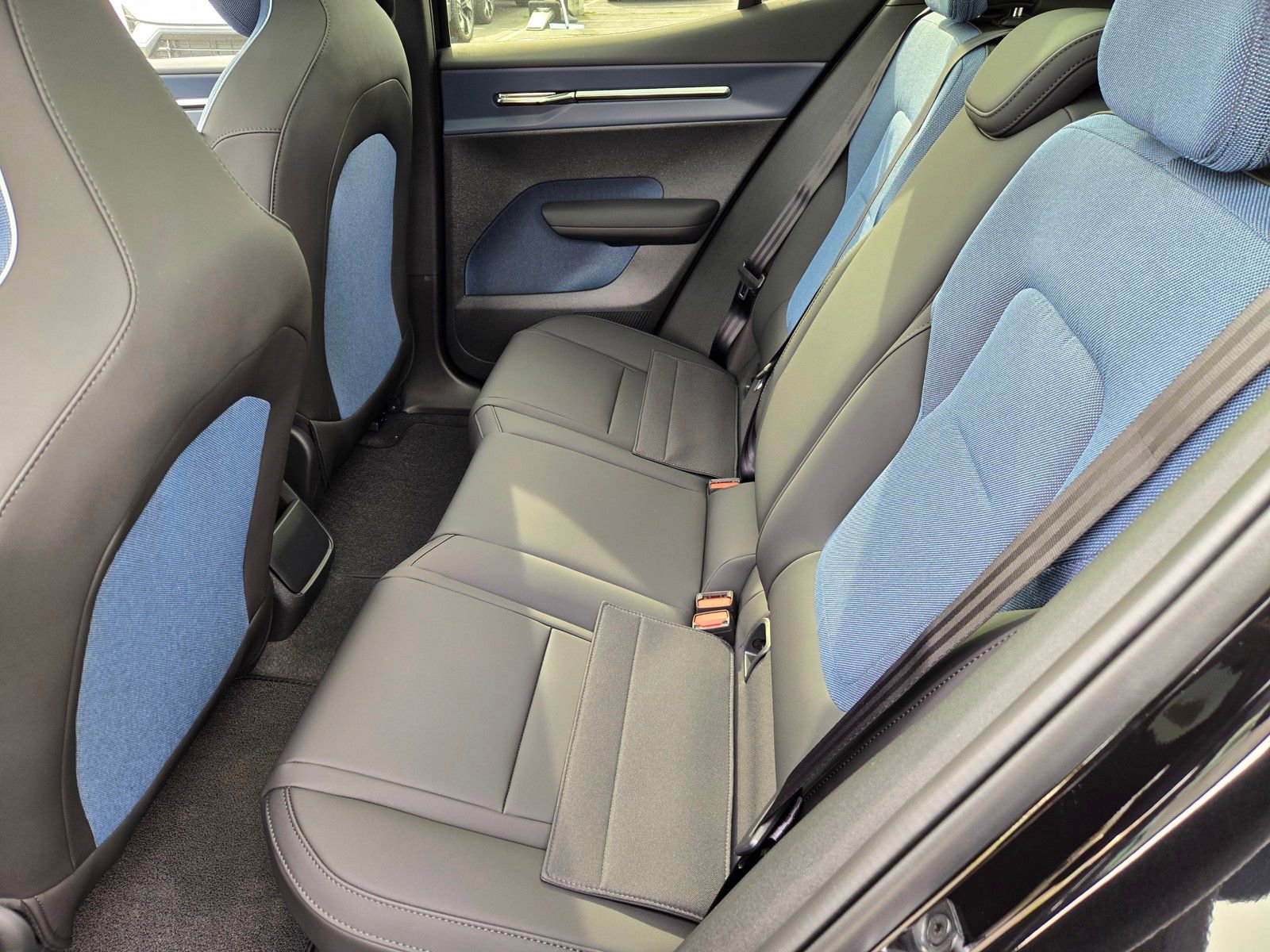 New 2026 Volvo EX30 Plus w/ Climate Package image 11