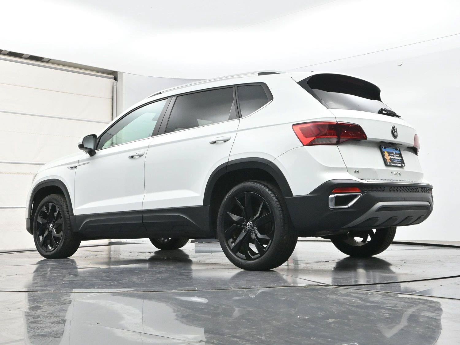Used 2023 Volkswagen Taos SE w/ Panoramic Sunroof Package FWD image 31