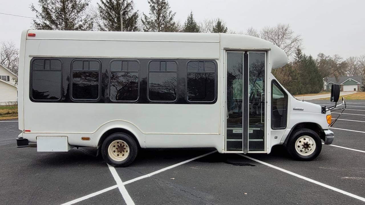Used 2006 Ford E-450 and Econoline 450 RWD image 3