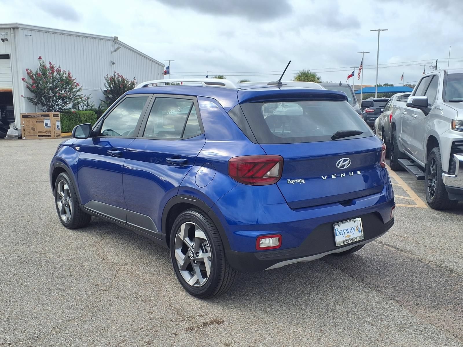 Used 2024 Hyundai Venue Limited FWD image 23