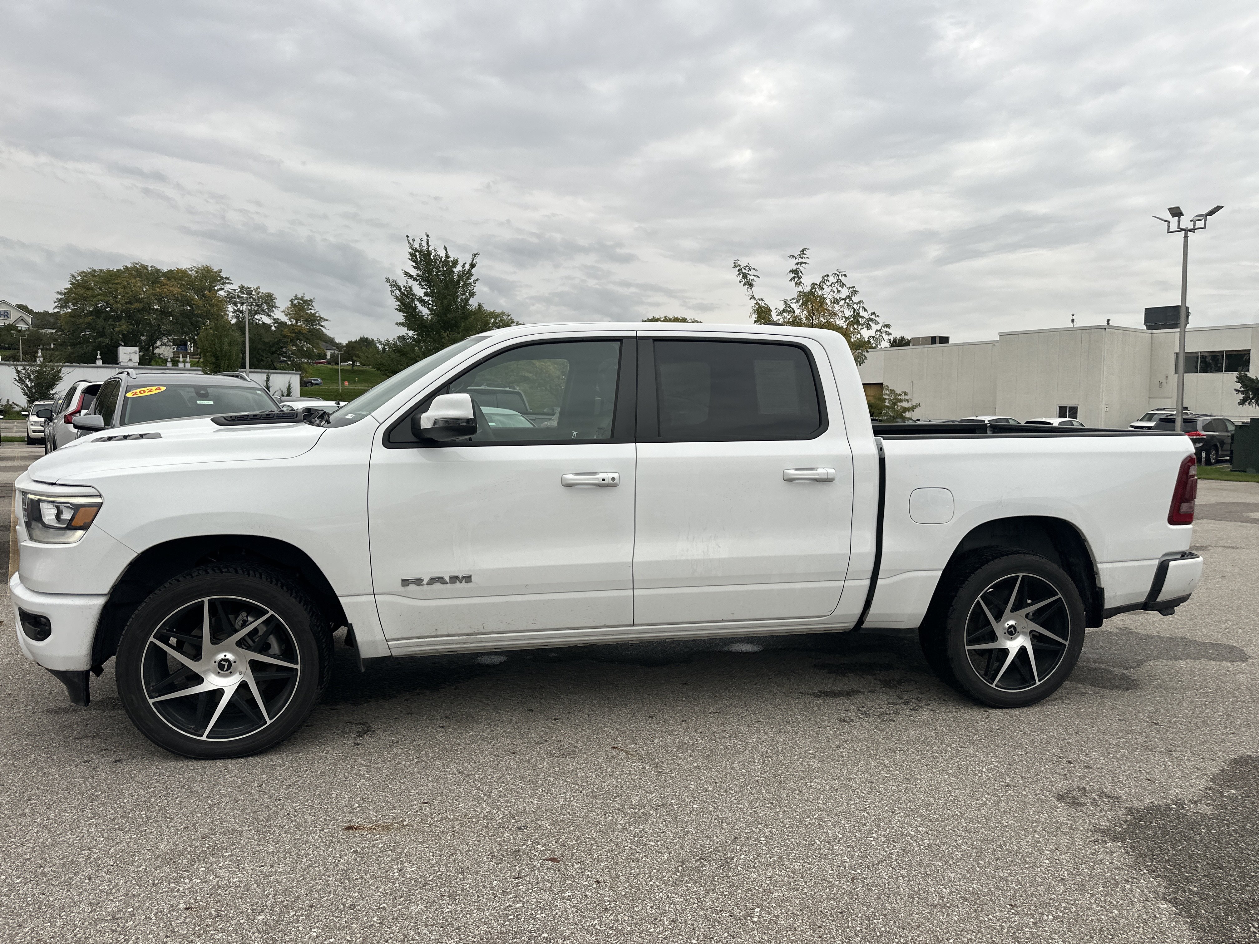 Used 2024 RAM 1500 Laramie AWD/4WD image 6