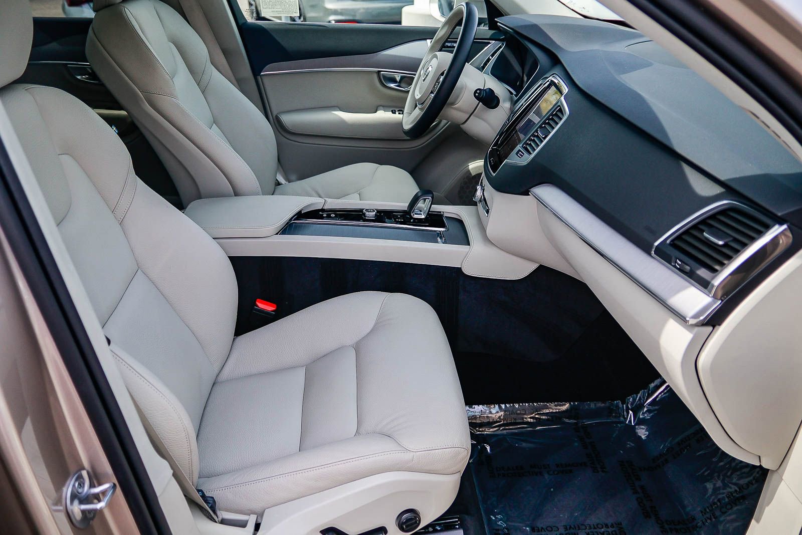 Used 2024 Volvo XC90 B5 Core w/ Protection Package Premier image 19