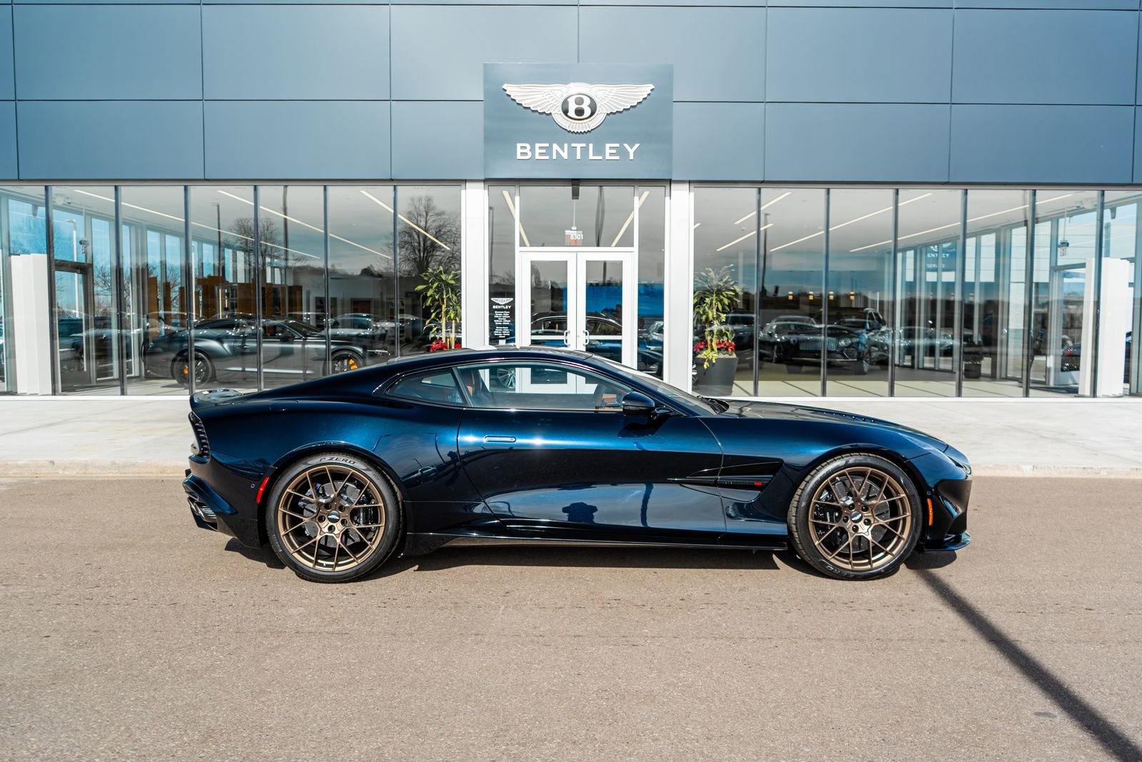 Used 2025 Aston Martin Vanquish image 14