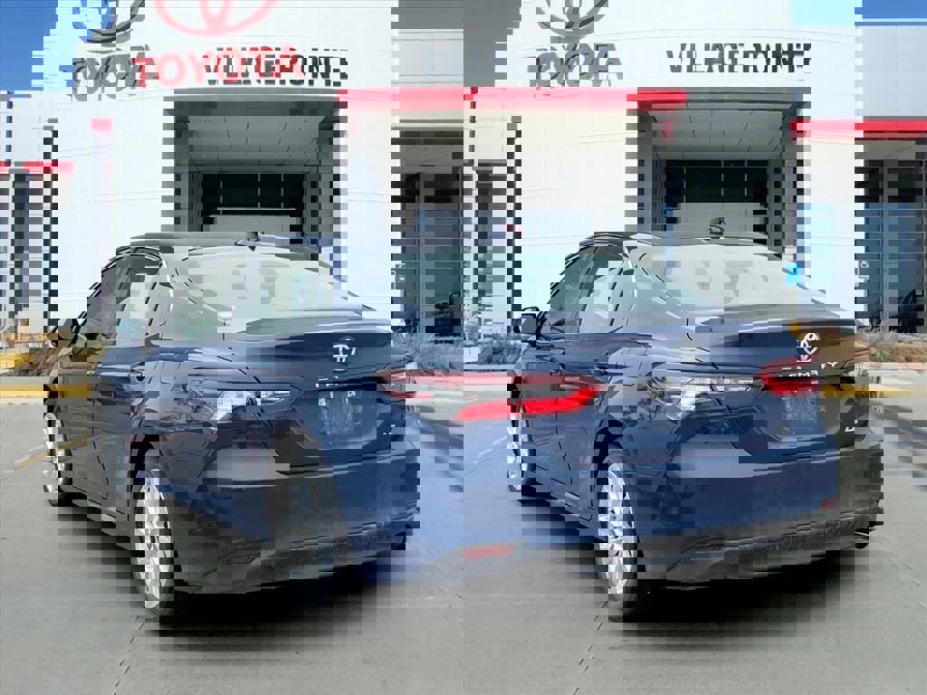 Used 2024 Toyota Camry LE image 4
