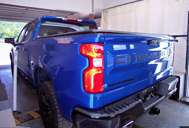 Used 2023 Chevrolet Silverado 1500 LT Trail Boss AWD/4WD image 3