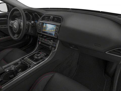 Used 2018 Jaguar XE Premium image 16