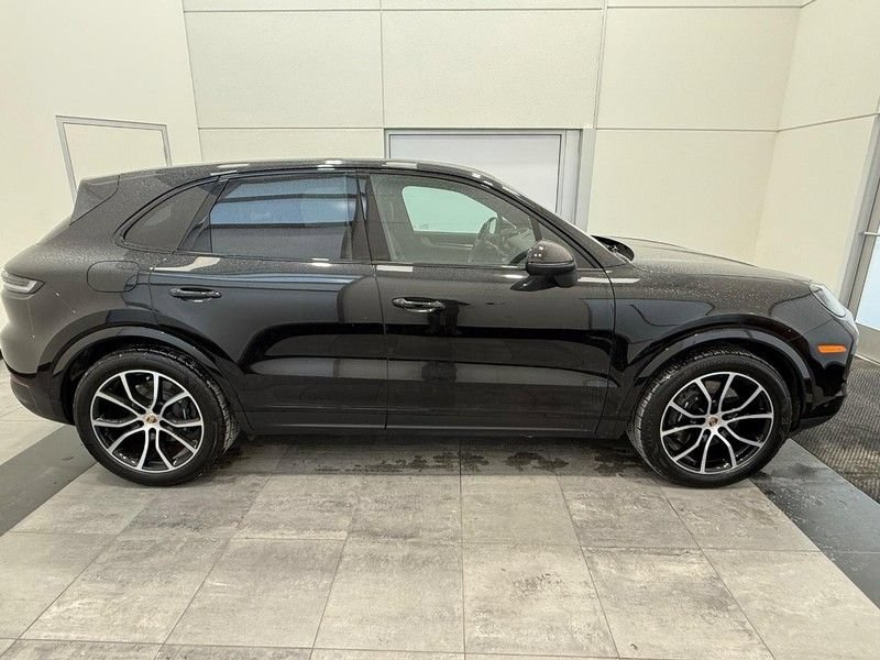 Certified 2025 Porsche Cayenne AWD/4WD image 9