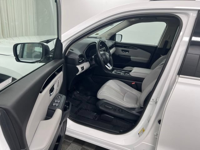 Used 2023 Honda Pilot Touring image 12