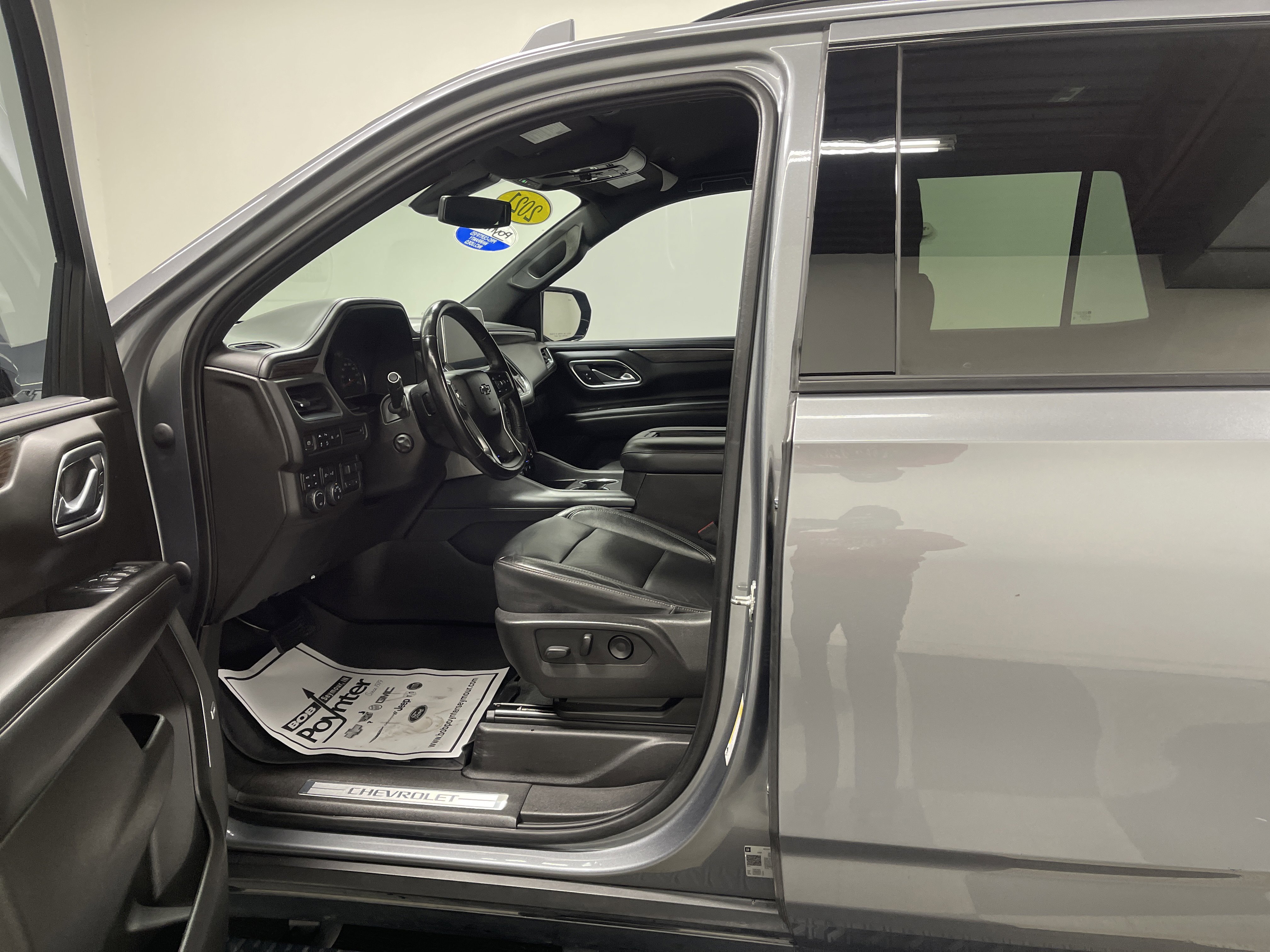 Used 2021 Chevrolet Tahoe Z71 w/ Z71 Off-Road Package AWD/4WD image 9