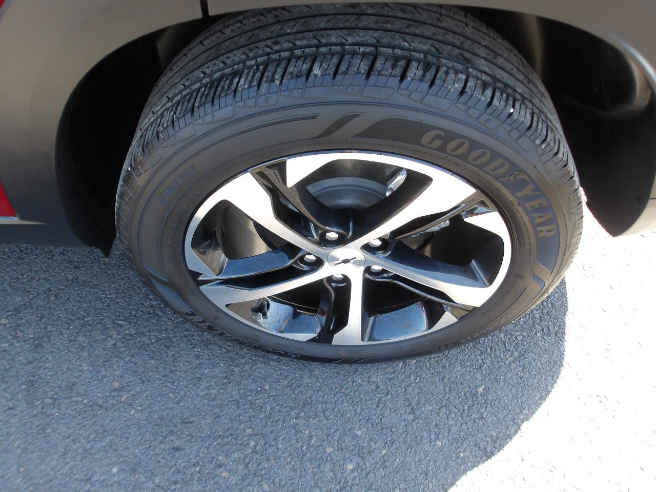 Used 2024 Chevrolet Trax RS w/ Sunroof Package FWD image 26