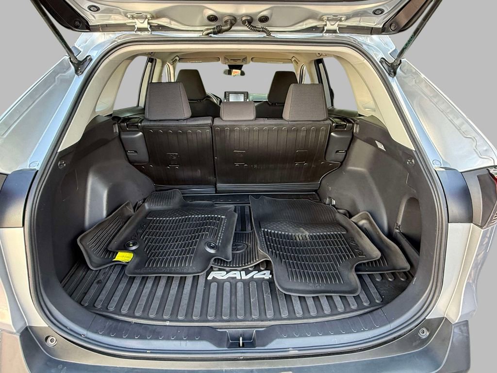Used 2021 Toyota RAV4 LE AWD/4WD image 17