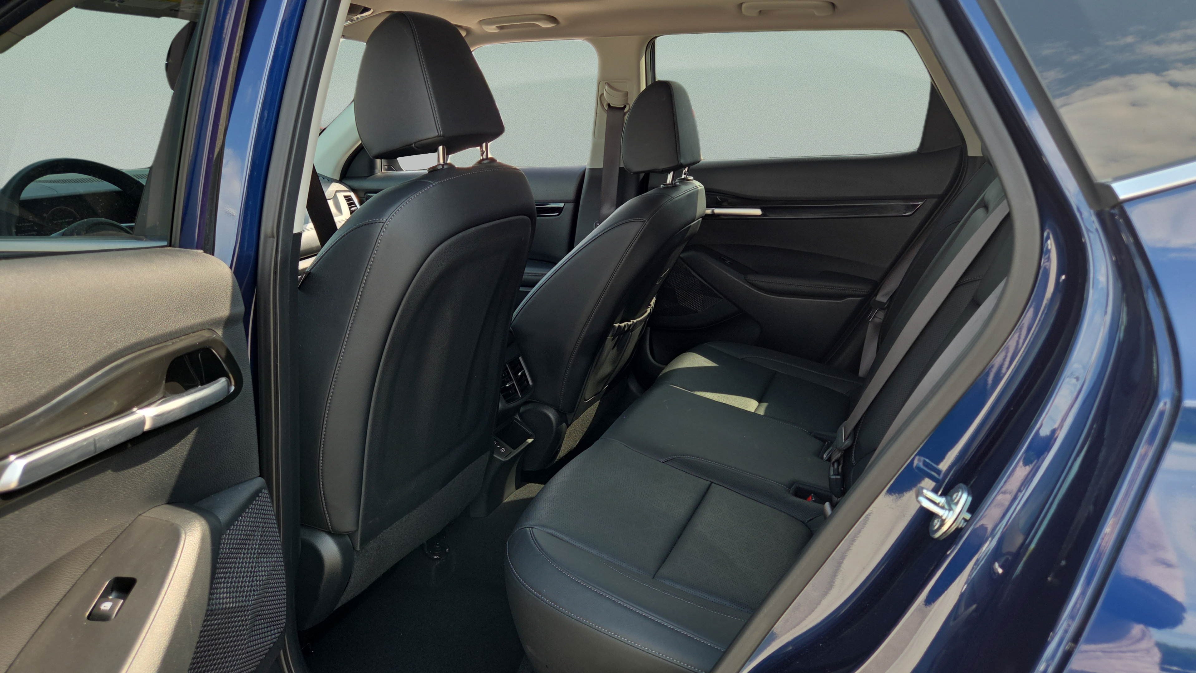 Used 2025 Kia Seltos EX w/ EX Sunroof Package FWD image 11