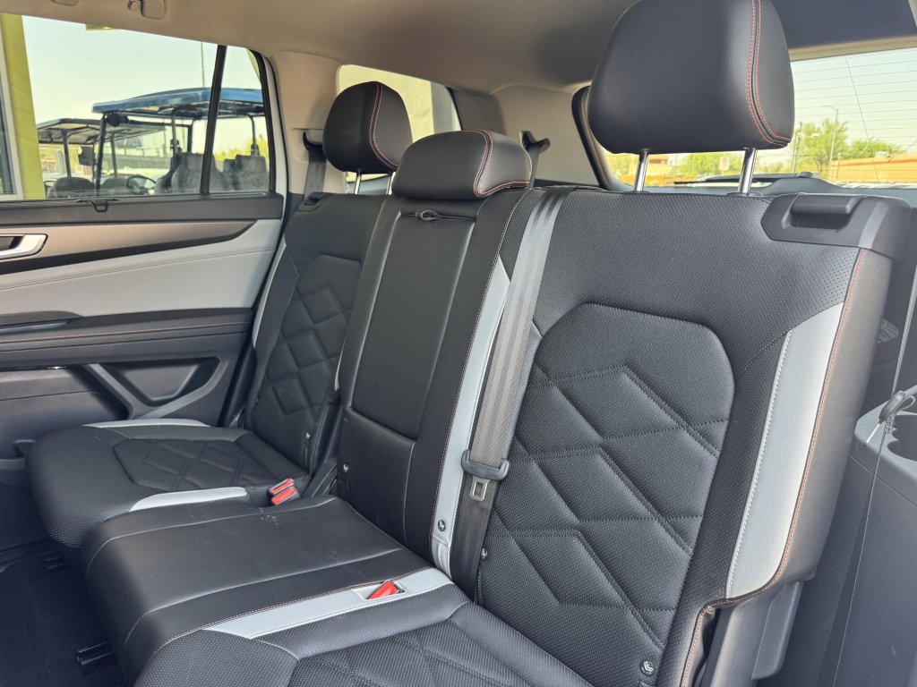 Used 2024 Volkswagen Atlas Peak Edition SE AWD/4WD image 34