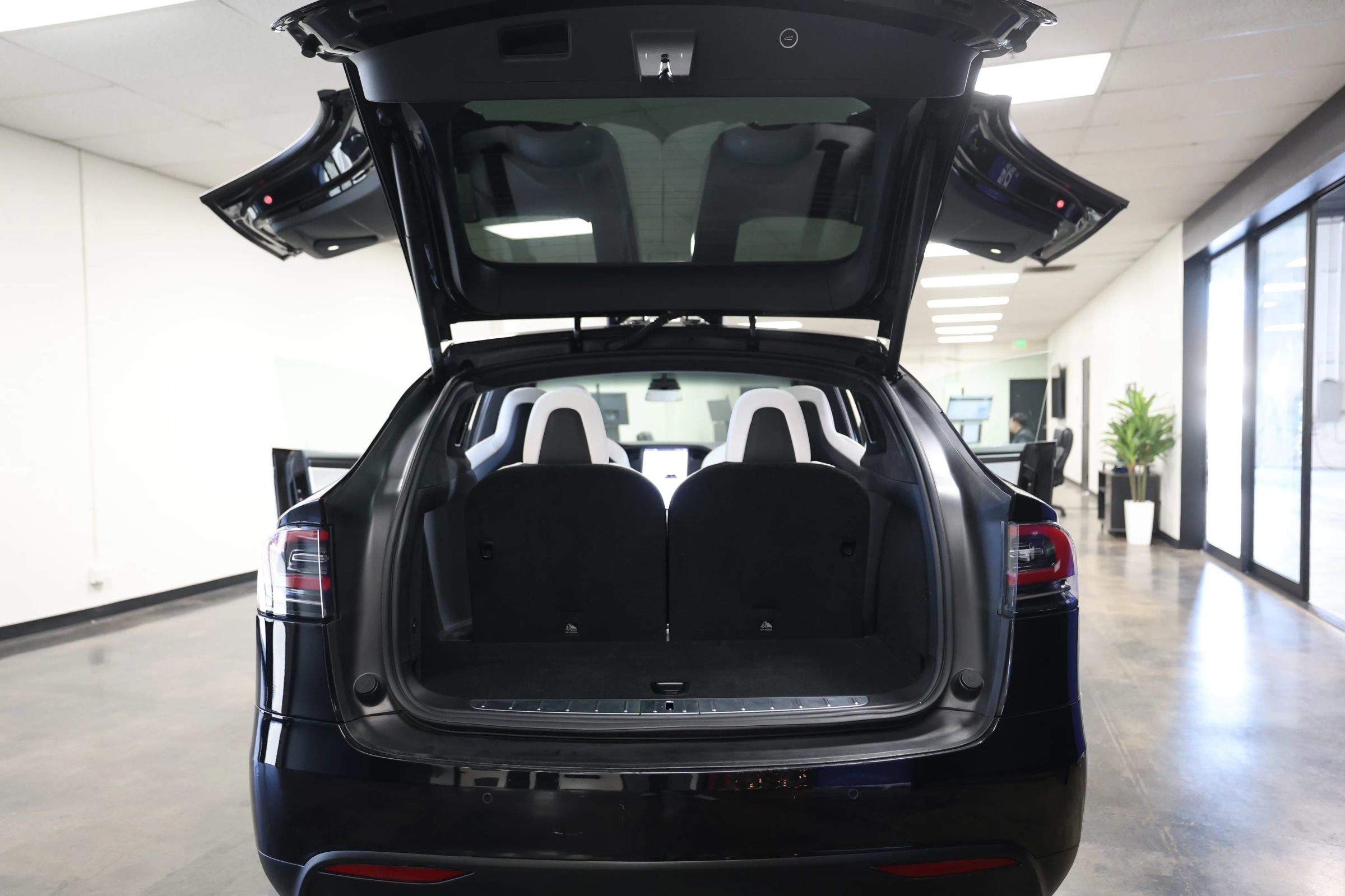 Used 2018 Tesla Model X P100D image 48