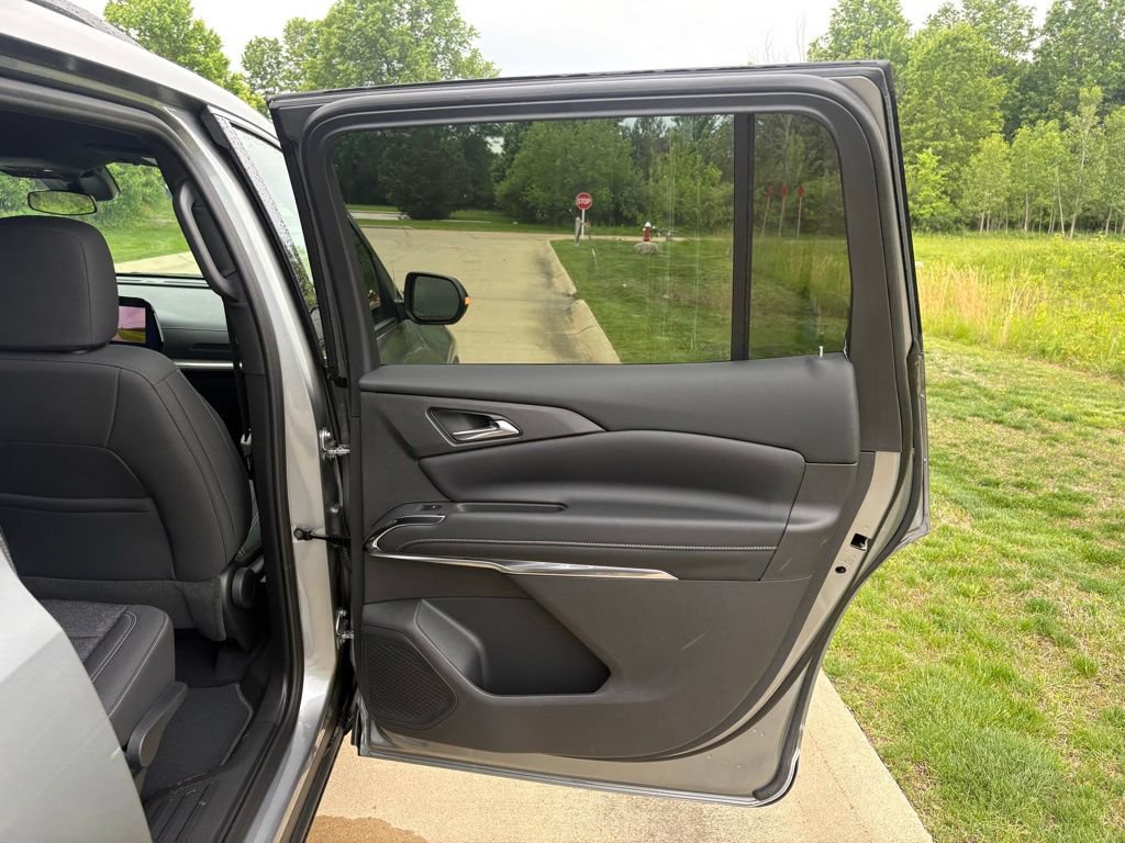 New 2026 Chevrolet Traverse LT w/ LPO, Floor Liner Package FWD image 33
