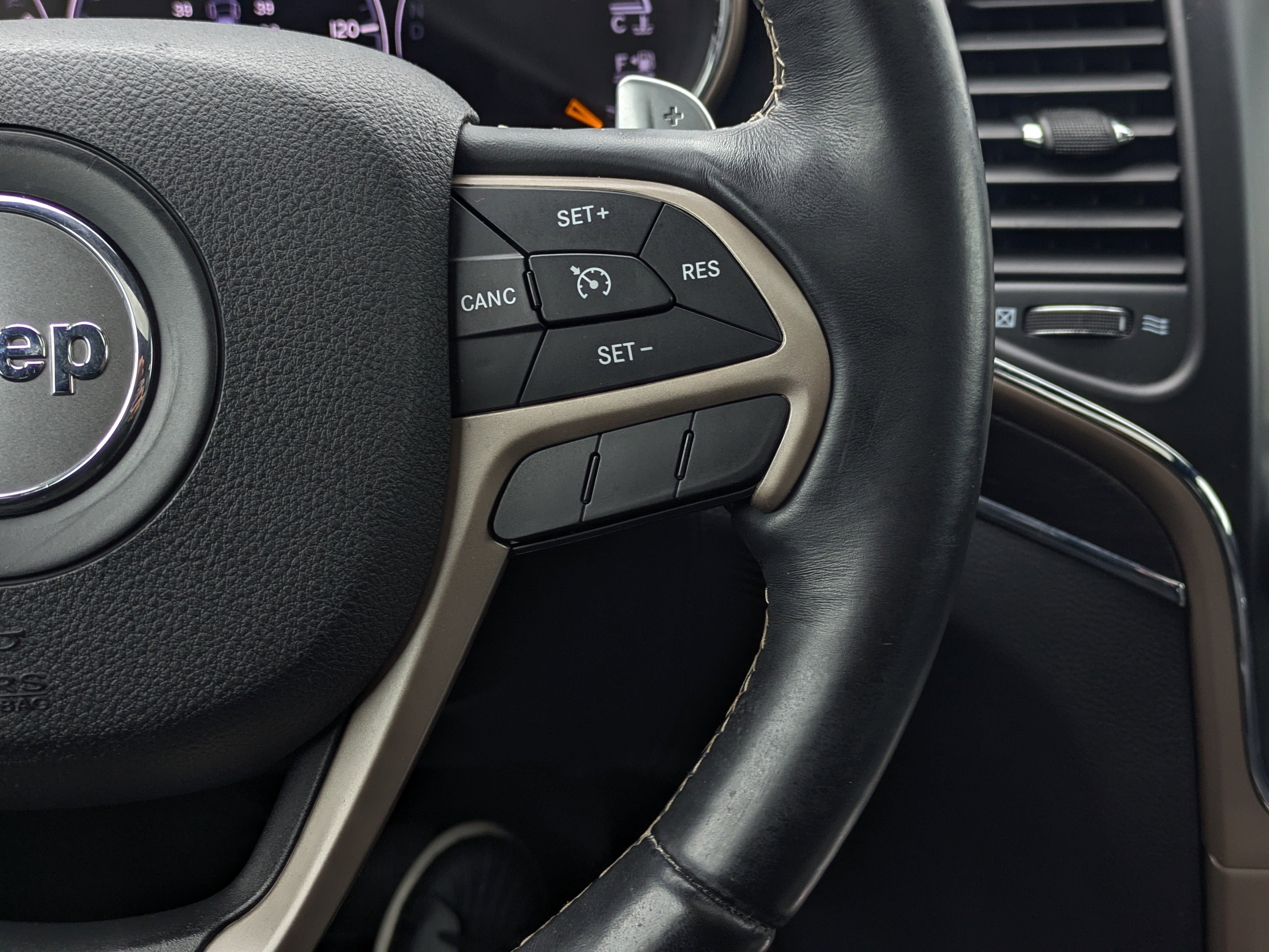 Used 2017 Jeep Grand Cherokee Limited image 27