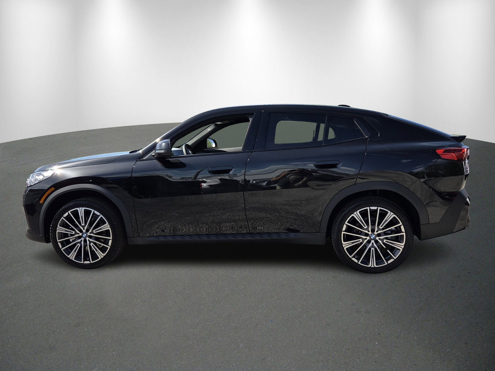New 2026 BMW X2 xDrive28i w/ Convenience Package AWD/4WD image 4