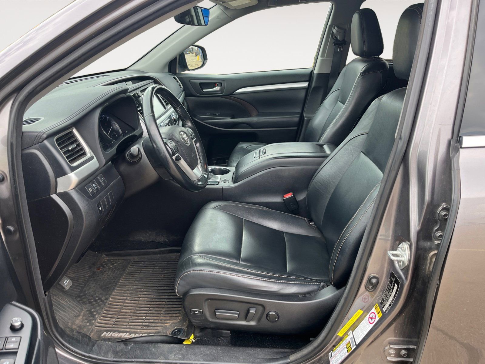 Used 2018 Toyota Highlander XLE image 9