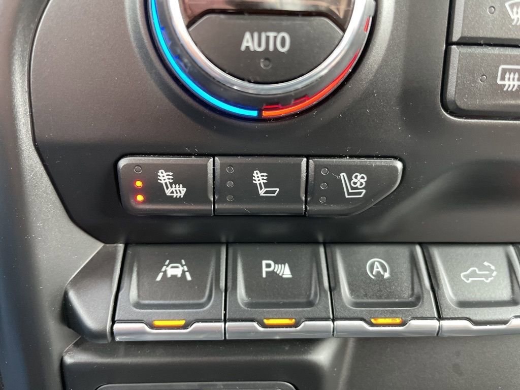 Used 2019 Chevrolet Silverado 1500 High Country w/ High Country Premium Package AWD/4WD image 24