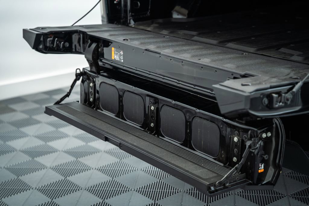 Used 2026 GMC Sierra EV Elevation w/ LPO, Elevation Dark Package AWD/4WD image 13