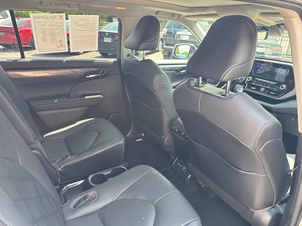 Certified 2020 Toyota Highlander Platinum AWD/4WD image 34