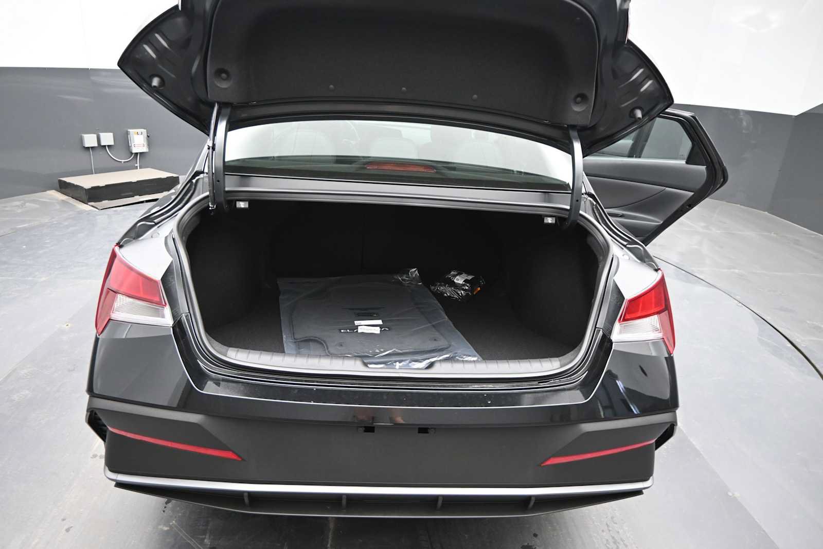 New 2026 Hyundai Elantra SEL Sport FWD image 14