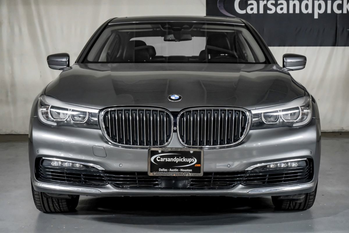 Used 2017 BMW 740i xDrive image 3