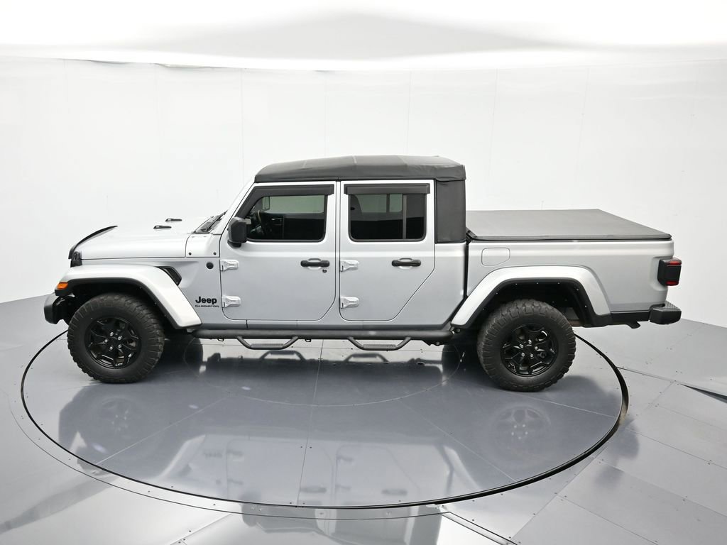 Certified 2022 Jeep Gladiator Willys image 35
