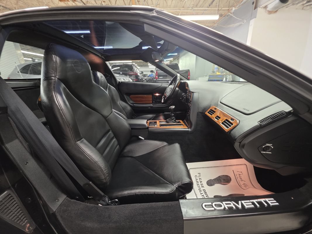Used 1994 Chevrolet Corvette Coupe RWD image 23