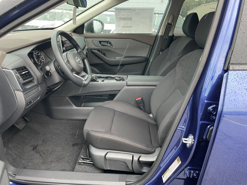 Used 2023 Nissan Rogue S AWD/4WD image 6