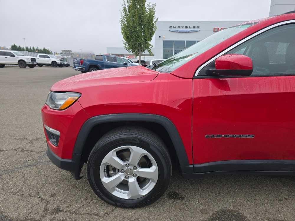 Used 2018 Jeep Compass Latitude w/ Cold Weather Group image 18