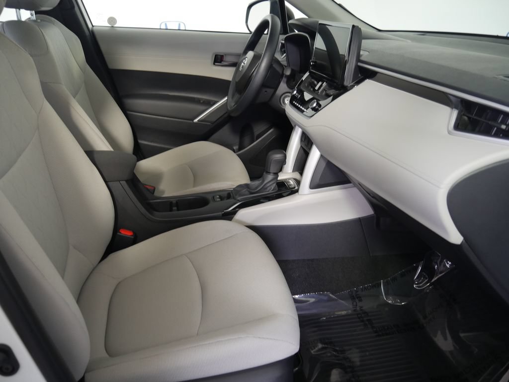 Used 2024 Toyota Corolla Cross L AWD/4WD image 6