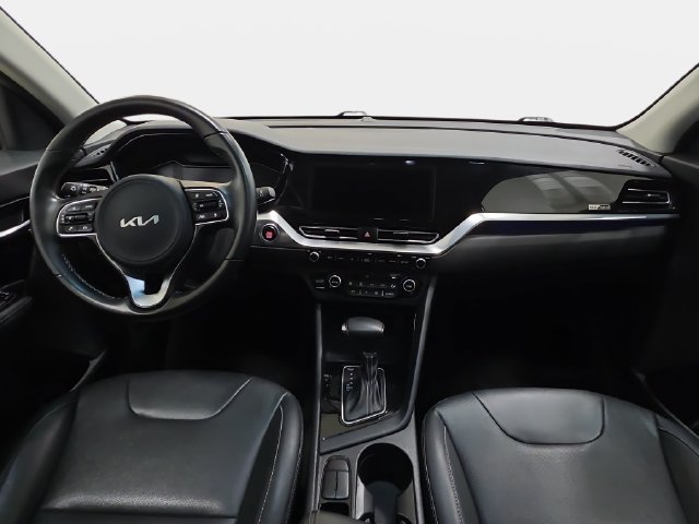 Used 2022 Kia Niro Touring Special Edition FWD image 10