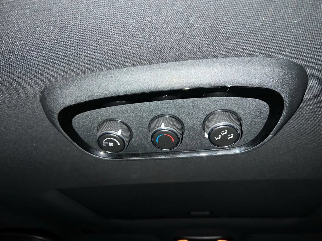 Used 2024 Dodge Durango GT RWD image 16