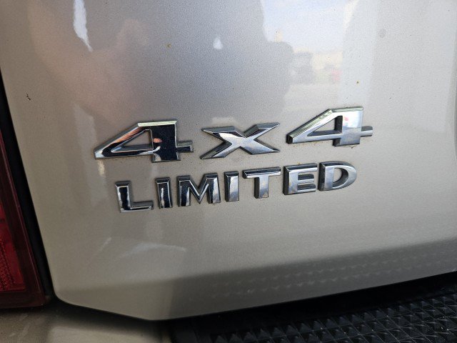 Used 2010 Jeep Liberty Limited w/ Tire & Wheel Group image 32