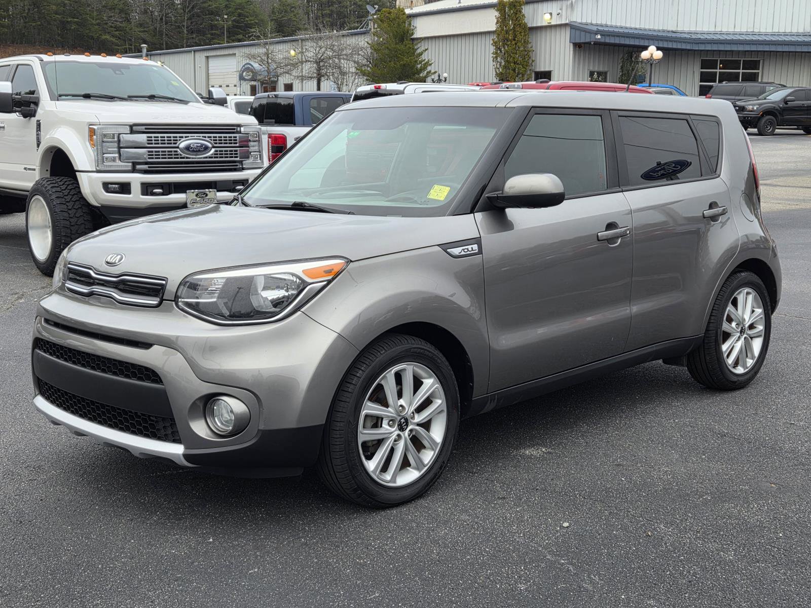 Used 2017 Kia Soul + image 8