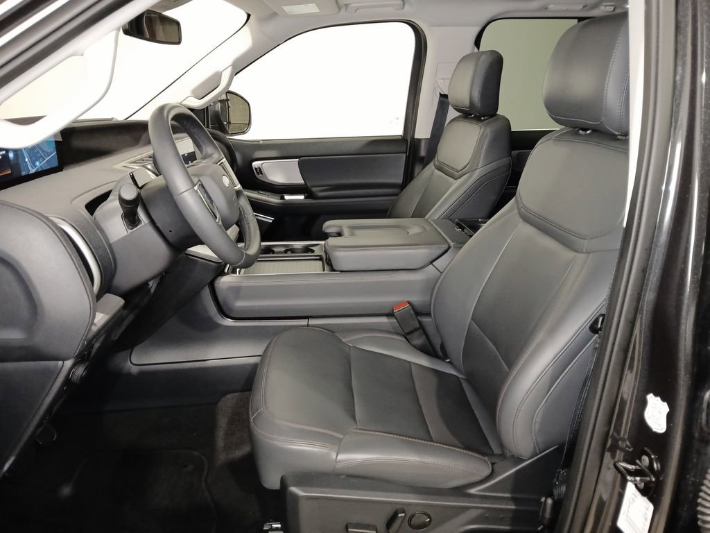 Used 2025 Ford Expedition Active AWD/4WD image 9