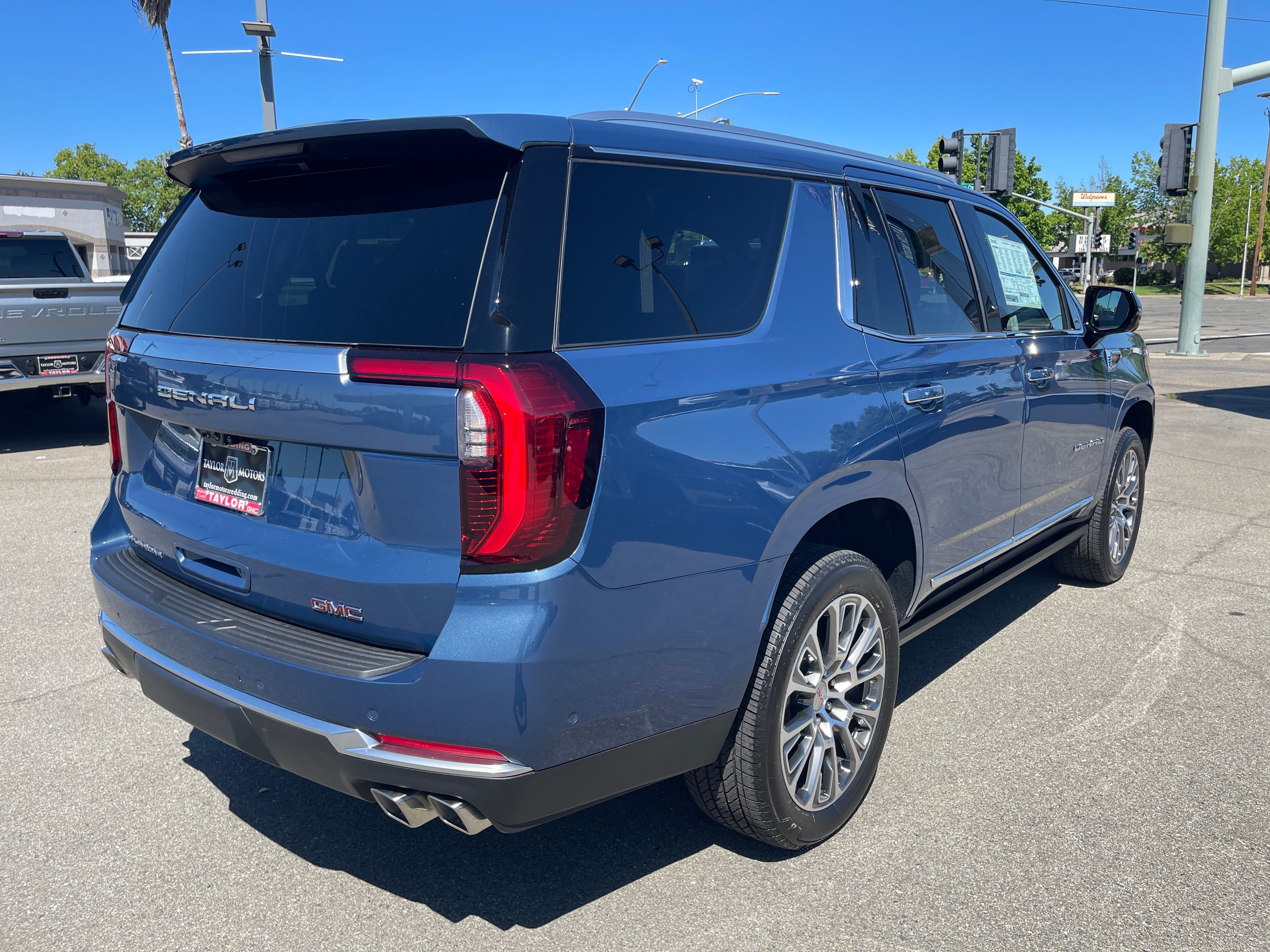 New 2026 GMC Yukon Denali w/ Denali Reserve Package AWD/4WD image 5