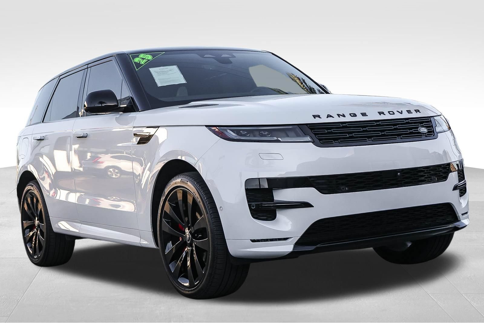 Used 2025 Land Rover Range Rover Sport Dynamic SE AWD/4WD image 3