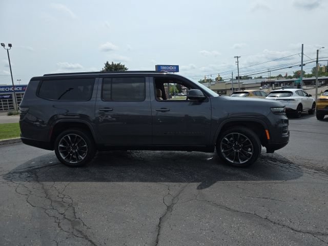 Used 2025 Jeep Grand Wagoneer L Series III w/ Rear Seat Video Group 1 AWD/4WD image 8