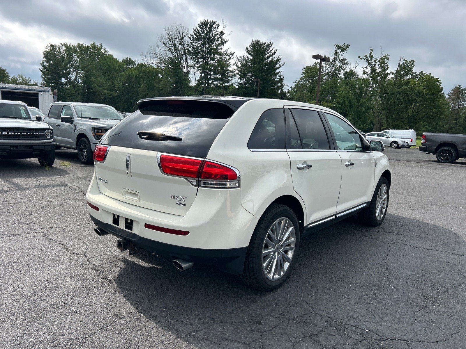 Used 2013 Lincoln MKX AWD image 5
