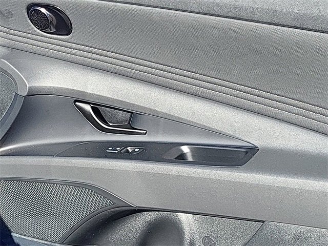 Certified 2025 Hyundai Elantra Sport image 24