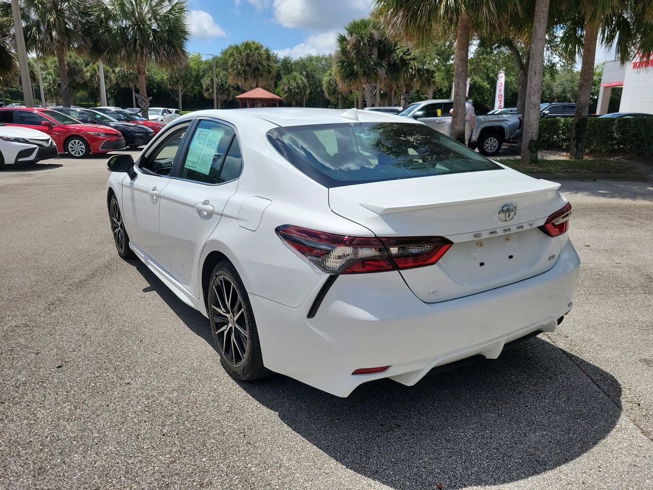 Used 2023 Toyota Camry SE w/ Convenience Package FWD image 4