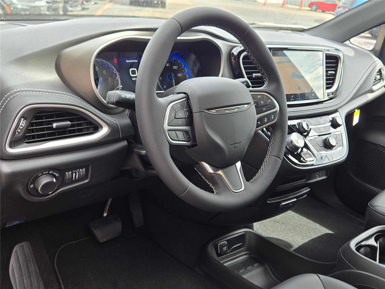 New 2027 Chrysler Pacifica Select FWD image 22