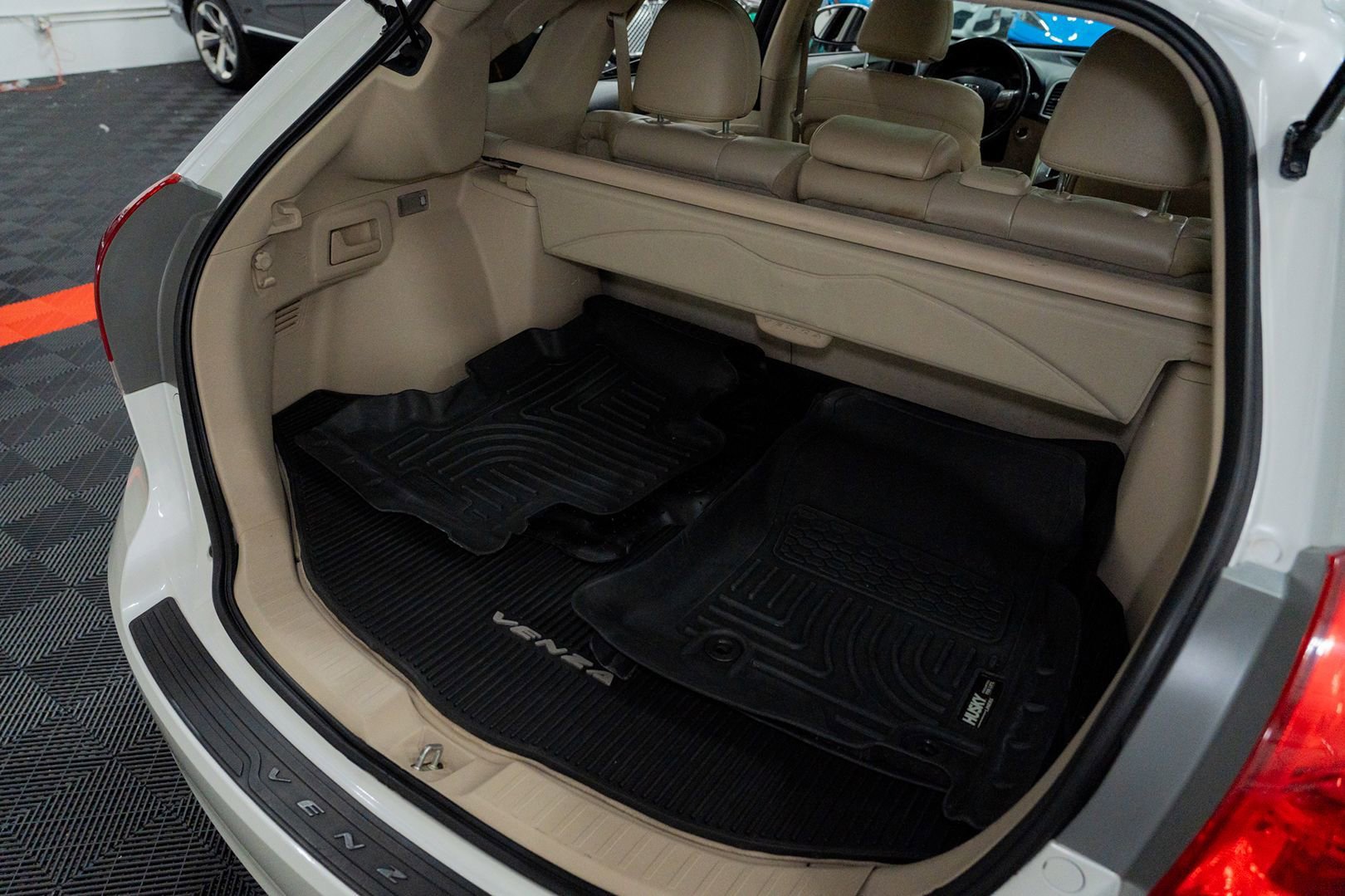 Used 2011 Toyota Venza AWD w/ Premium Pkg #2 image 25