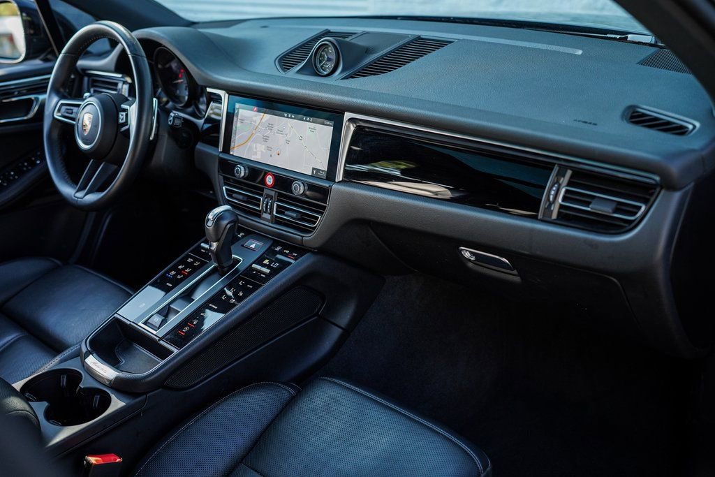Used 2024 Porsche Macan w/ Premium Plus Package image 22